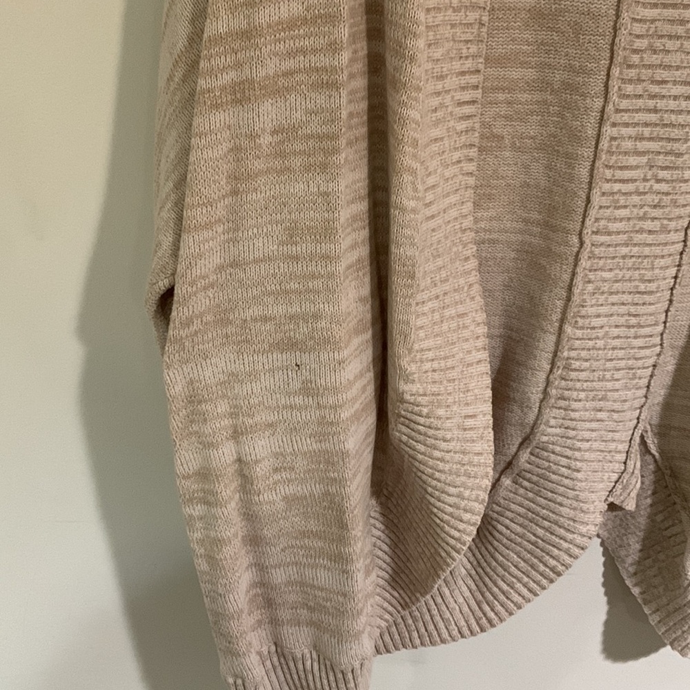 Lane Bryant Women’s Cream/Tan Tulip hem cardigan, long sleeve, size 26/28 - Picture 6 of 9